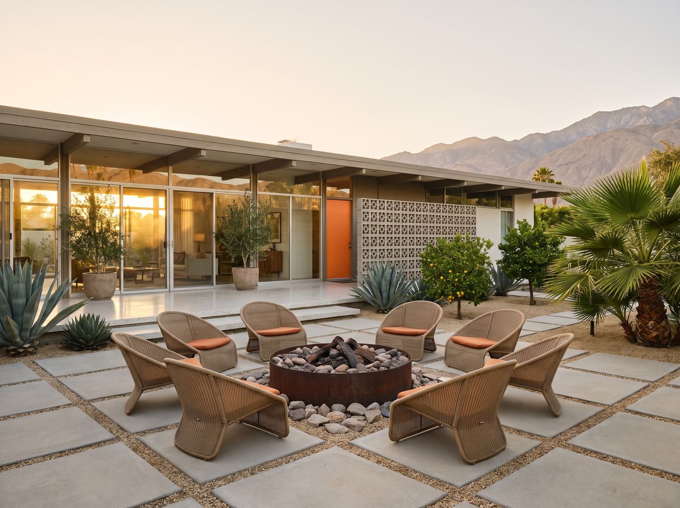 Circular Fire Pit on Concrete Pavers